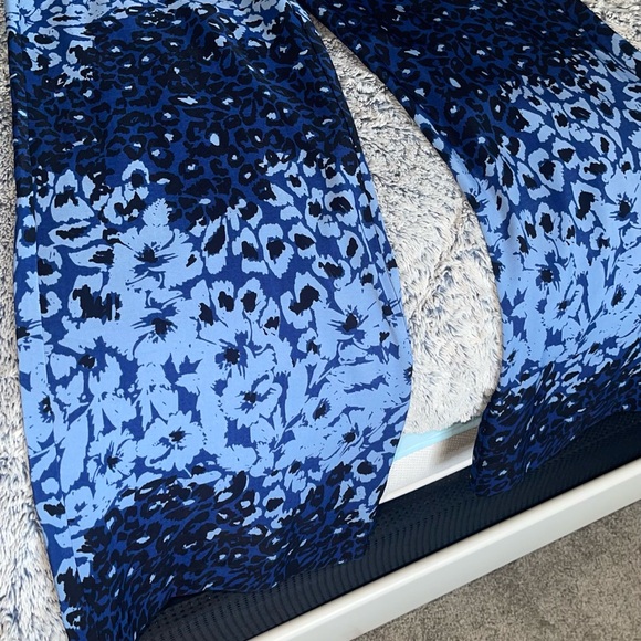 Jessica Simpson Wide Leg Pants Blues and black colors throughout in Size Large - Picture 3 of 14